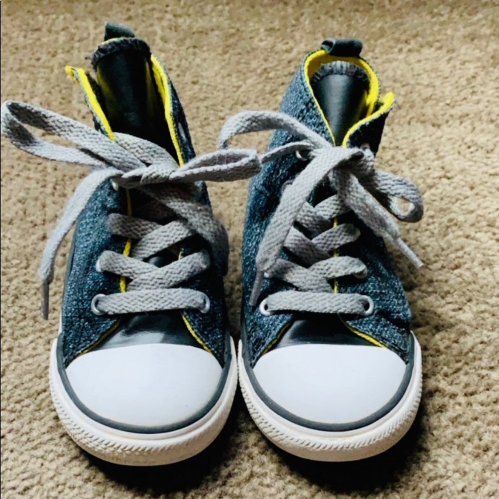Converse - Picture 2 of 2